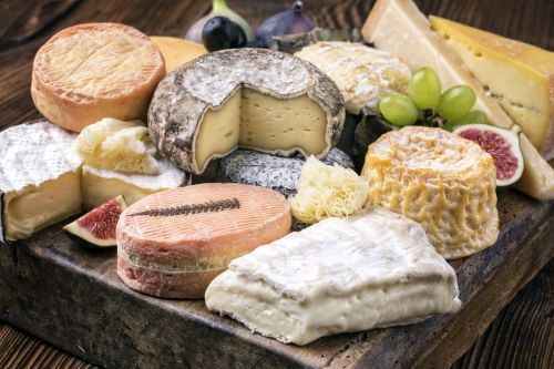 We Francji produkuje się około 400 rodzajów sera