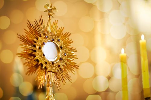 Błogosławieństwo Najświętszym Sakramentem w Kościele katolickim