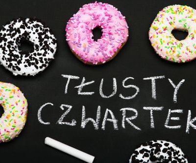tradycja jedzenia pączków z cukrem pudrem w tłusty czwartek