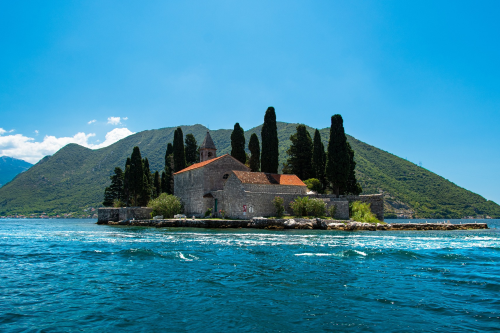 Czy w Czarnogórze trudno się dogadać? Język czarnogórski