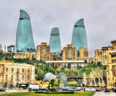 Język rosyjski, język azerbejdżański, język angielski