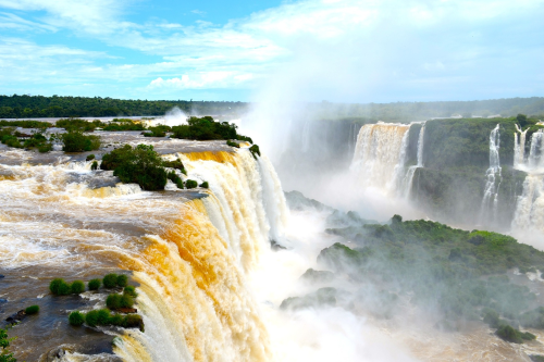 Iguazú; W Brazylii mówi się wieloma językami